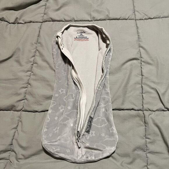 Swaddle Me Newborn NB Swaddling Sleep Sack Full Zip Soft Gray Stars & Clouds - Picture 4 of 8